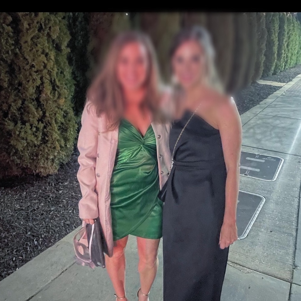 Lulus satin green dress, perfect for Mardi Gras - Picture 3 of 3